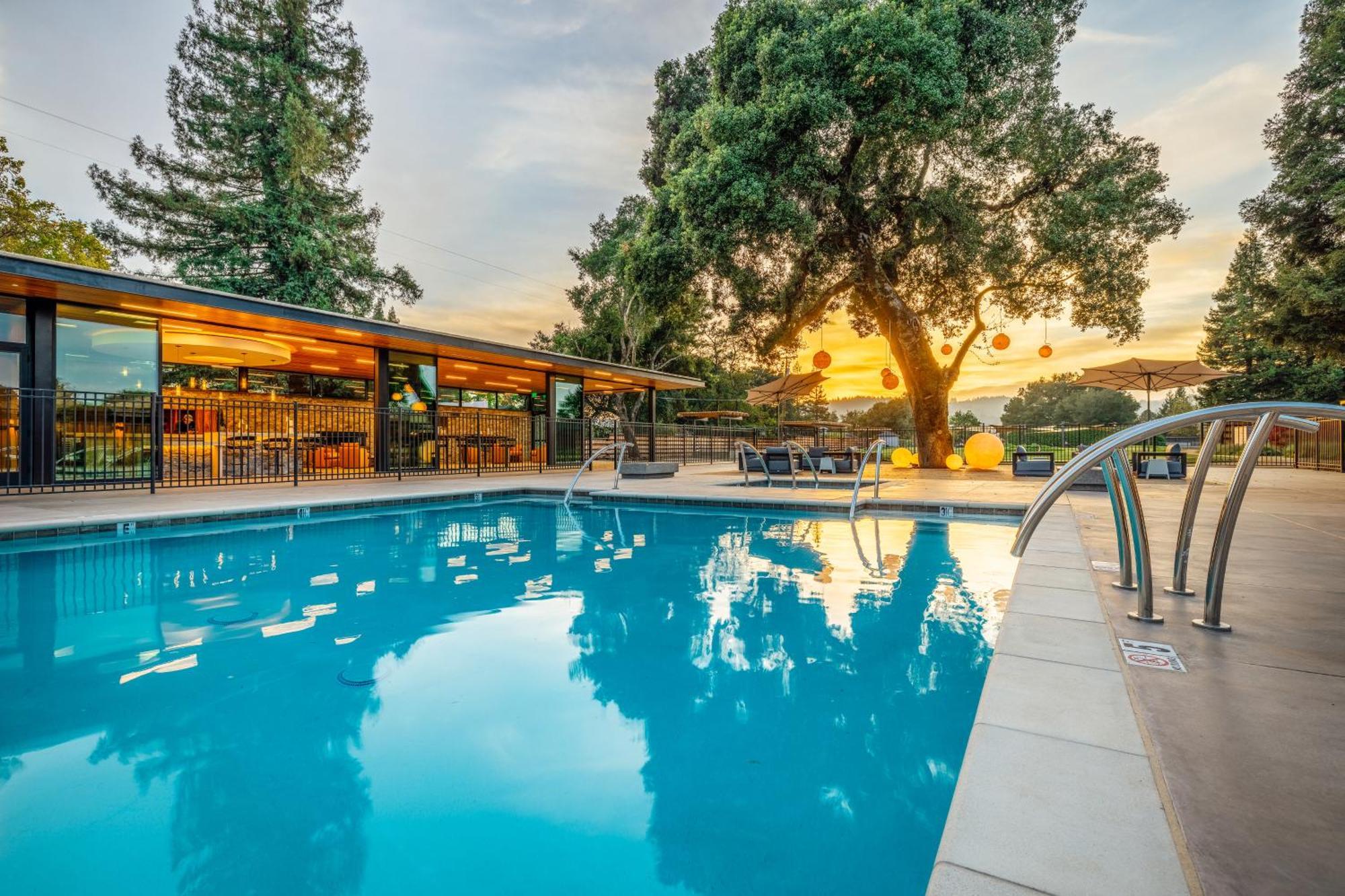 The Ruse Hotel Healdsburg Exterior photo
